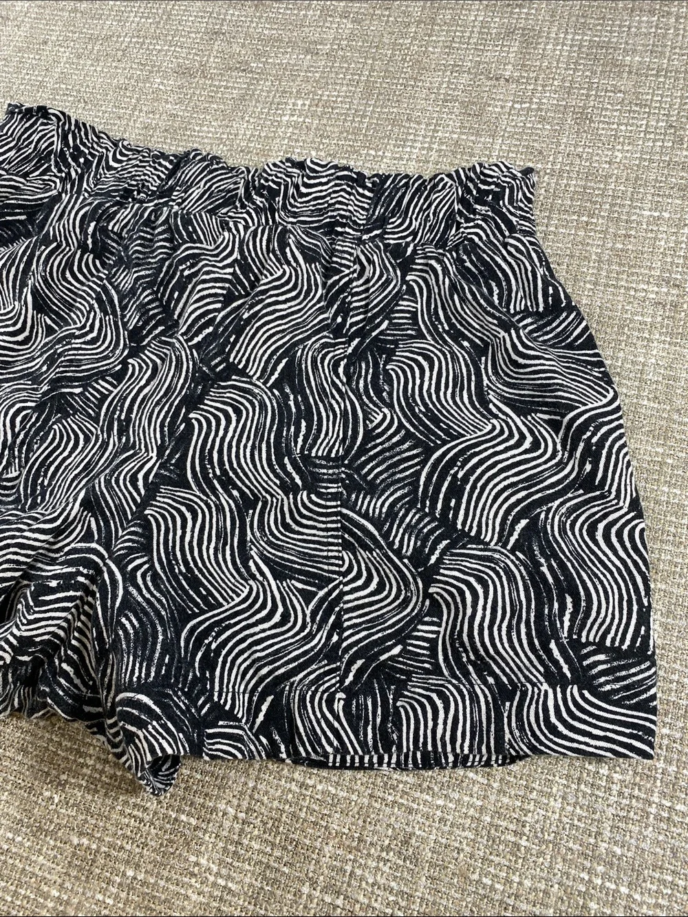 a new day black and White Wave Print Elastic Waist Athletic Shorts - Picture 10 of 13
